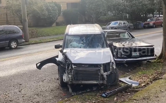 Tai nạn gây sốc, Honda Element lao lên vỉa hè tông chết người đi bộ