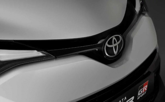 Toyota nên dè chừng Apple hơn Tesla?