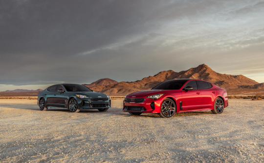 Kia Stinger 2022 ra mắt: Nâng cấp trang bị và vận hành