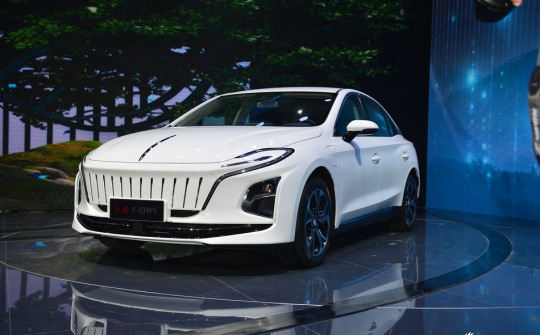 Hongqi ra mắt mẫu xe sedan chạy điện, thiết kế đầu xe độc đáo