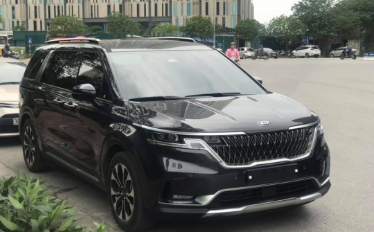 Kia Sedona 2021 bị bắt gặp trên đường phố Hà Nội