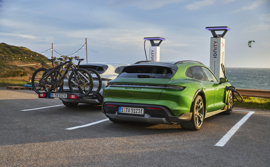 Doanh số xe Porsche tăng vọt quý đầu năm 2021