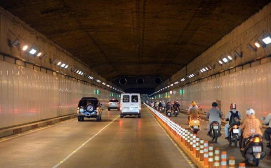Bật đèn chiếu sáng, dừng đỗ xe sai quy định trong hầm đường bộ bị xử phạt như thế nào?