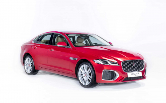 Jaguar XF thế hệ mới ra mắt ra thị trường Việt Nam với 2 phiên bản tuỳ chọn