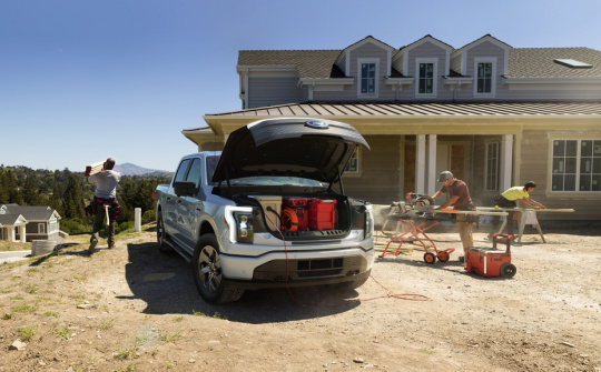 Cốp xe Ford F-150 Lightning 2022 để kiểu "ngược đời" như thế nào?