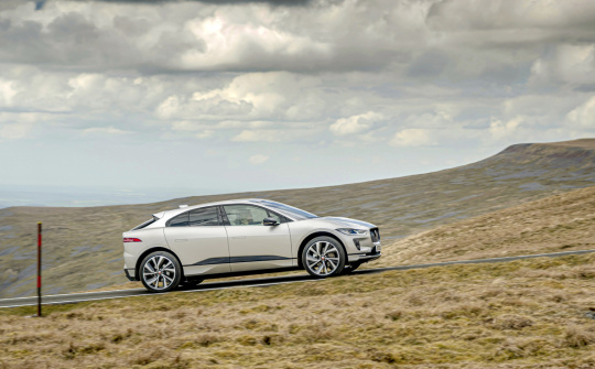 Xe điện Jaguar I-PACE hoàn thành thử thách 'Everesting'