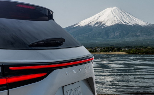 Lexus NX 2022 hoàn toàn mới lộ diện ảnh teaser đầu tiên