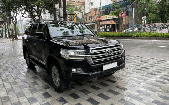 Toyota Land Cuiser 2016 trên thị trường xe cũ, giá chát nghịch lý