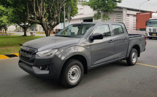 Isuzu D-max cabin đôi phiên bản cốt lõi: “Khi nhát kiếm chém xuống đôi chân”