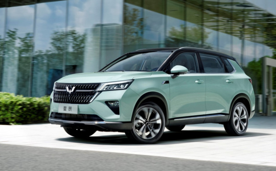 Xe Trung Quốc Wuling Asta giá 351 triệu đồng - đối thủ của Mazda CX-5