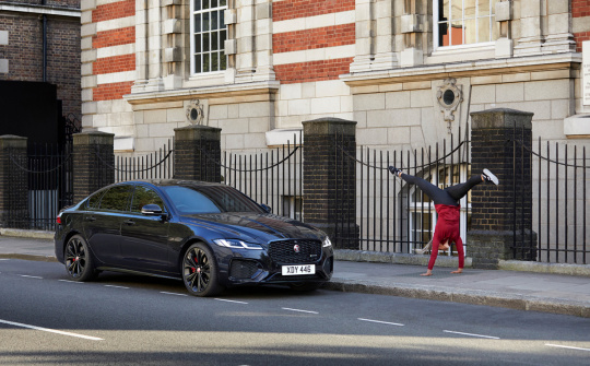 Xem JAGUAR XF "bị rượt đuổi" ly kỳ khắp thủ đô London