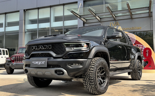 Trải nhiệm nhanh "Khủng long bán tải" Ram 1500 TRX vừa ra mắt Việt Nam