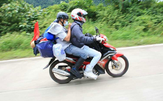 Về quê ăn Tết bằng xe máy cần lưu những gì?