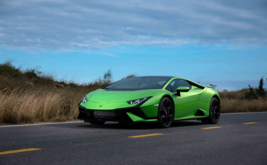 Siêu xe Lamborghini Huracán Tecnica cập bến thị trường Việt Nam