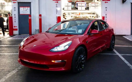 Tesla và Nissan tạo ra những chiếc xe điện đáng tin cậy nhất