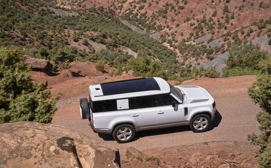 Land Rover Defender 130: Chút đậm vị cho ly nâu đá ngày đông