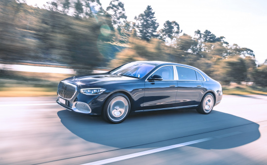 Mercedes-Maybach S680 2023: "Ông vua" mới của dòng động cơ V12