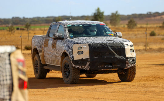 Ford Ranger Raptor nhá hàng và chốt lịch ra mắt cuối tháng 2: Động cơ mới và có thêm phiên bản