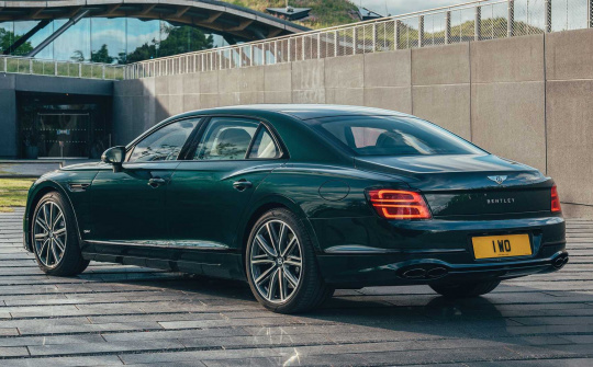 Bentley Flying Spur Hybrid 2022 trình làng
