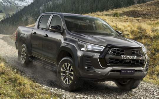 Toyota Hilux GR Sport bản mới nhất: Nâng cấp ngoại hình và hệ thống treo