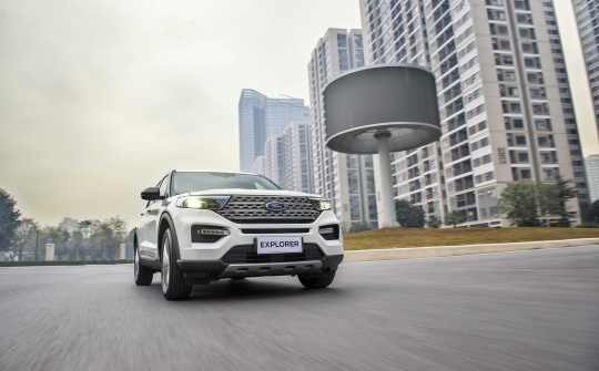 Giá lăn bánh xe Ford Explorer 2022