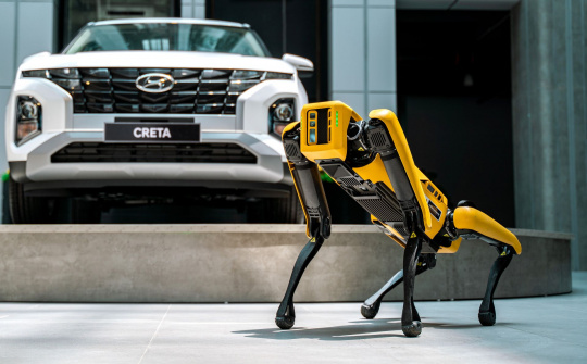 Hyundai Thành Công đưa robot Spot về Việt Nam, mang tới trải nghiệm mới cho khách hàng