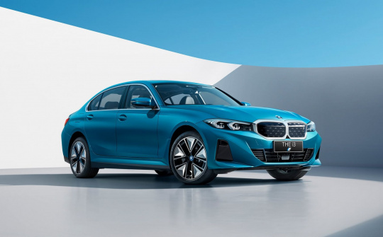 BMW i3 2023: Chiếc sedan chạy điện hoàn toàn