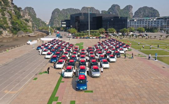 Chiêm ngưỡng 100 xe điện VinFast VF e34 chinh phục địa đầu tổ quốc