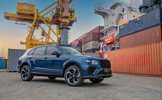 Bentley Bentayga S 2022 cập bến thị trường Việt Nam: Màu sơn độc, giá bán gần 19 tỷ đồng