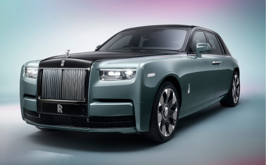 Rolls-Royce Phantom Series 2 2023: Ấn tượng với tản nhiệt phát sáng