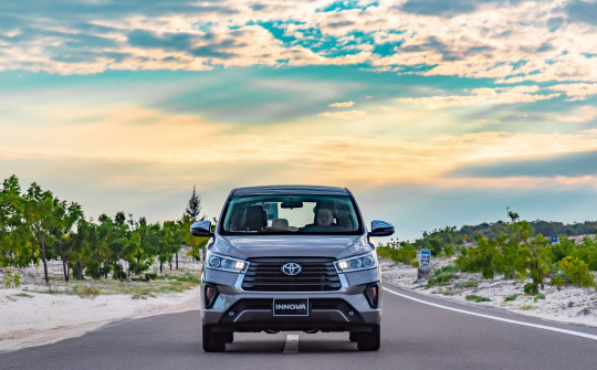 Toyota Innova giảm giá 15 triệu đồng trong tháng 6/2022