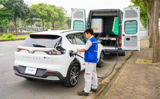 VinFast triển khai dịch vụ cứu hộ pin ô tô điện 24/7