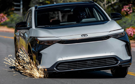 Xe điện Toyota bZ4X ra mắt chưa đầy năm đã phải thu hồi trên toàn cầu