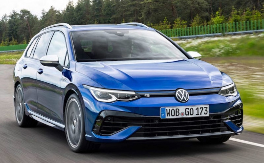 Volkswagen Golf R 2022: Mẫu xe có động cơ mạnh đầu bảng