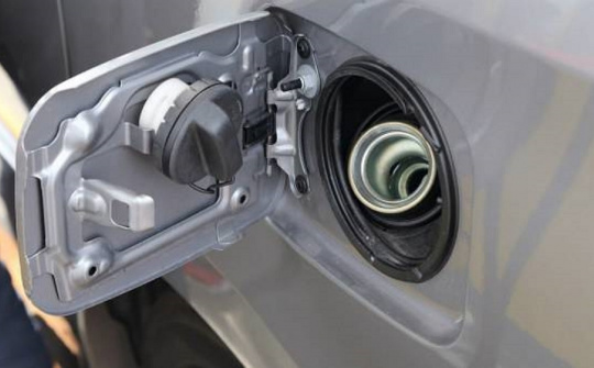 Cách xử lý khi nước vào bình xăng xe ô tô