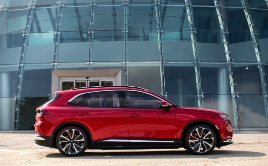 VinFast tích hợp giải pháp kiểm soát tốc độ thông minh cho SUV điện VF8, VF9