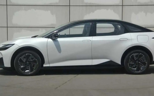Toyota bZ3 chạy điện hoàn toàn sắp ra mắt, đấu Tesla Model 3