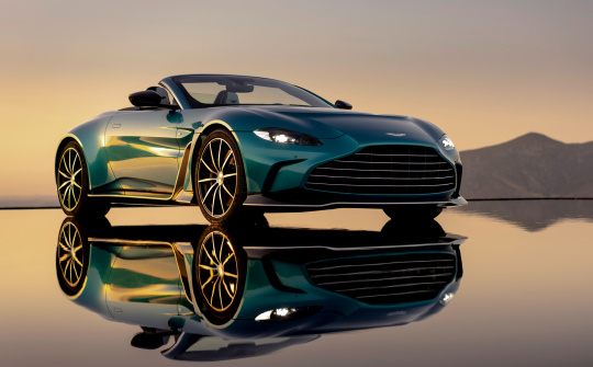 Aston Martin V12 Vantage Roadster: Mẫu xe giới hạn chỉ 249 chiếc
