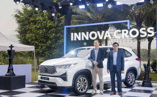 Toyota giới thiệu Innova Cross mới tại Việt Nam, quyết “đấu” Hyundai Custin
