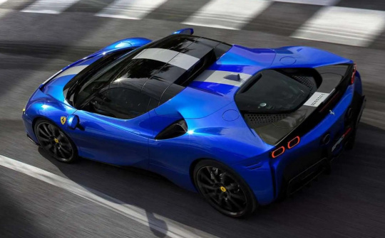 Lần đầu tiên trong lịch sử, Ferrari bán được nhiều xe hybrid hơn xe chạy xăng