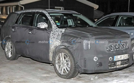 Kia Sorento 2024 nâng cấp lộ diện, cabin tái thiết kế