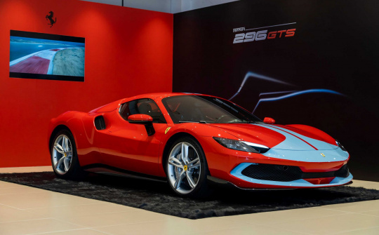Ferrari 296 GTS trình làng tại thị trường Việt Nam