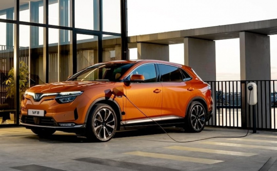 VinFast VF 8 có phạm vi hoạt động tốt hơn, cạnh tranh giá với xe Tesla tại Mỹ