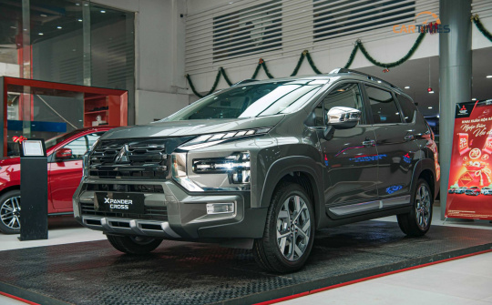 Cận cảnh Mitsubishi Xpander Cross 2023 tại đại lý: nâng cấp trang bị, giá tăng nhẹ