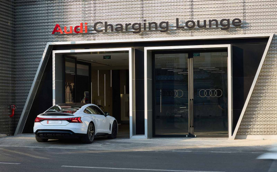 Chủ xe điện Audi tại Việt Nam sạc xe ở đâu?
