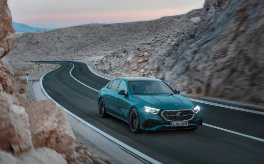 Mercedes-Benz E-Class 2024 trình làng: thừa hưởng nhiều từ EQ, dùng được cả Tiktok