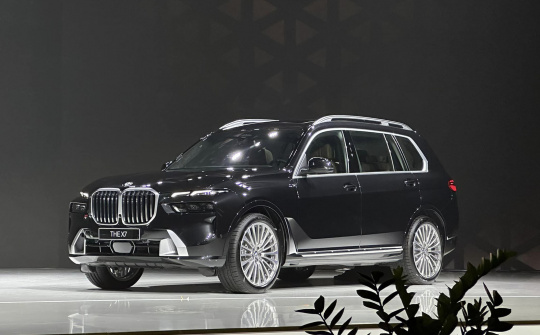 BMW X7 mới chính thức ra mắt Việt Nam
