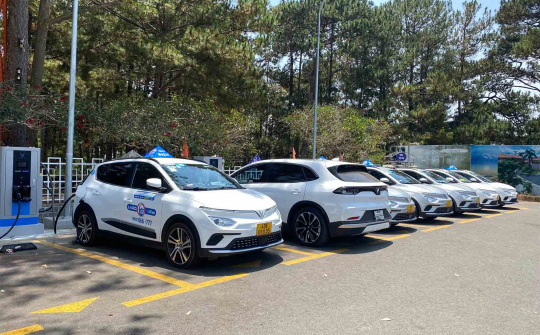 Lado Taxi mua thêm 300 xe điện VinFast VF 5 Plus