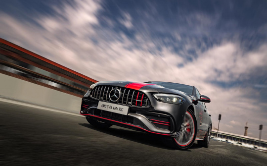 Xe thể thao Mercedes-AMG C 43 4MATIC được lắp ráp tại Việt Nam, giá bán 2,960 tỷ đồng