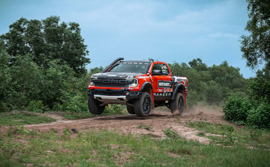 Ford Ranger Raptor lần đầu tham gia giải đua xuyên Á